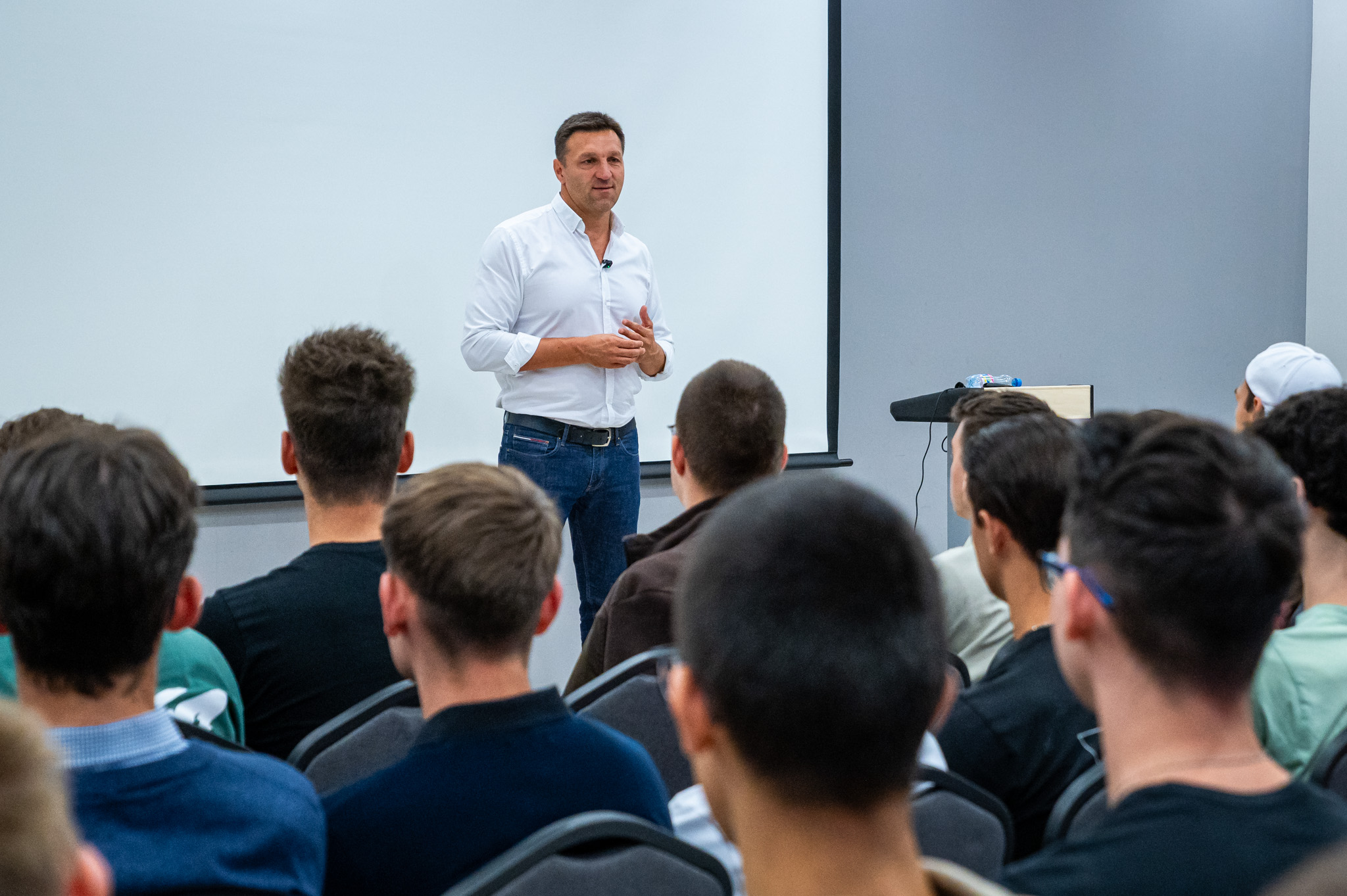 fuggosegek_arnyekaban (1).jpg